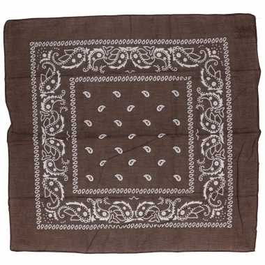 Bruin sjaaltje met paisley motief 55 x 55 cm