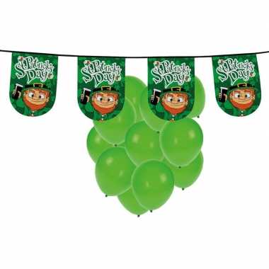 St. patricks day versiering met ballonnen en slinger