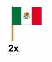 2x mexicaanse zwaaivlag