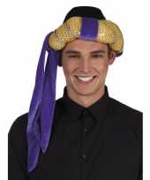 Arabische hoed met paarse sjaal