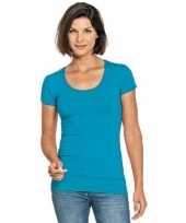 Bodyfit turquoise dames shirt met ronde hals