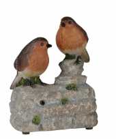 Decoratie vogel tuinbeeldje roodborstjes met geluid 11 cm
