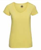 Getailleerde dames t-shirt met v hals geel