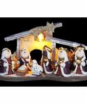 Kleine kerststal led met figuurtjes wit grijs16 cm