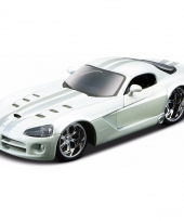 Model auto dodge viper srt 10 1 32