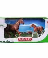 Plastic mustang paard met veulen