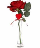 Valentijns kado nep rode roos 31 cm met hartje in smalle vaas