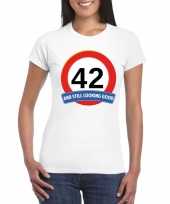 Verkeersbord 42 jaar t-shirt wit dames
