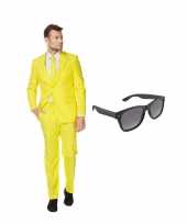 Verkleed geel net heren kostuum maat 54 xxl met gratis zonnebril